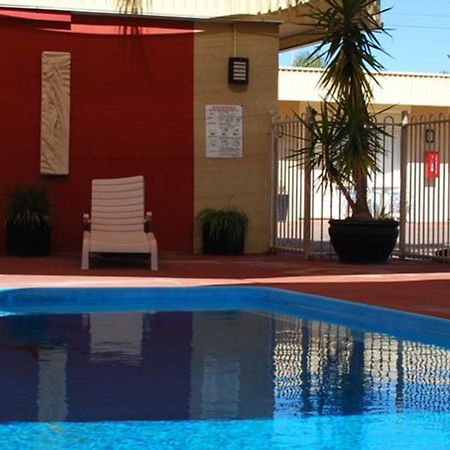 Desert Sand Motor Inn Broken Hill Bagian luar foto