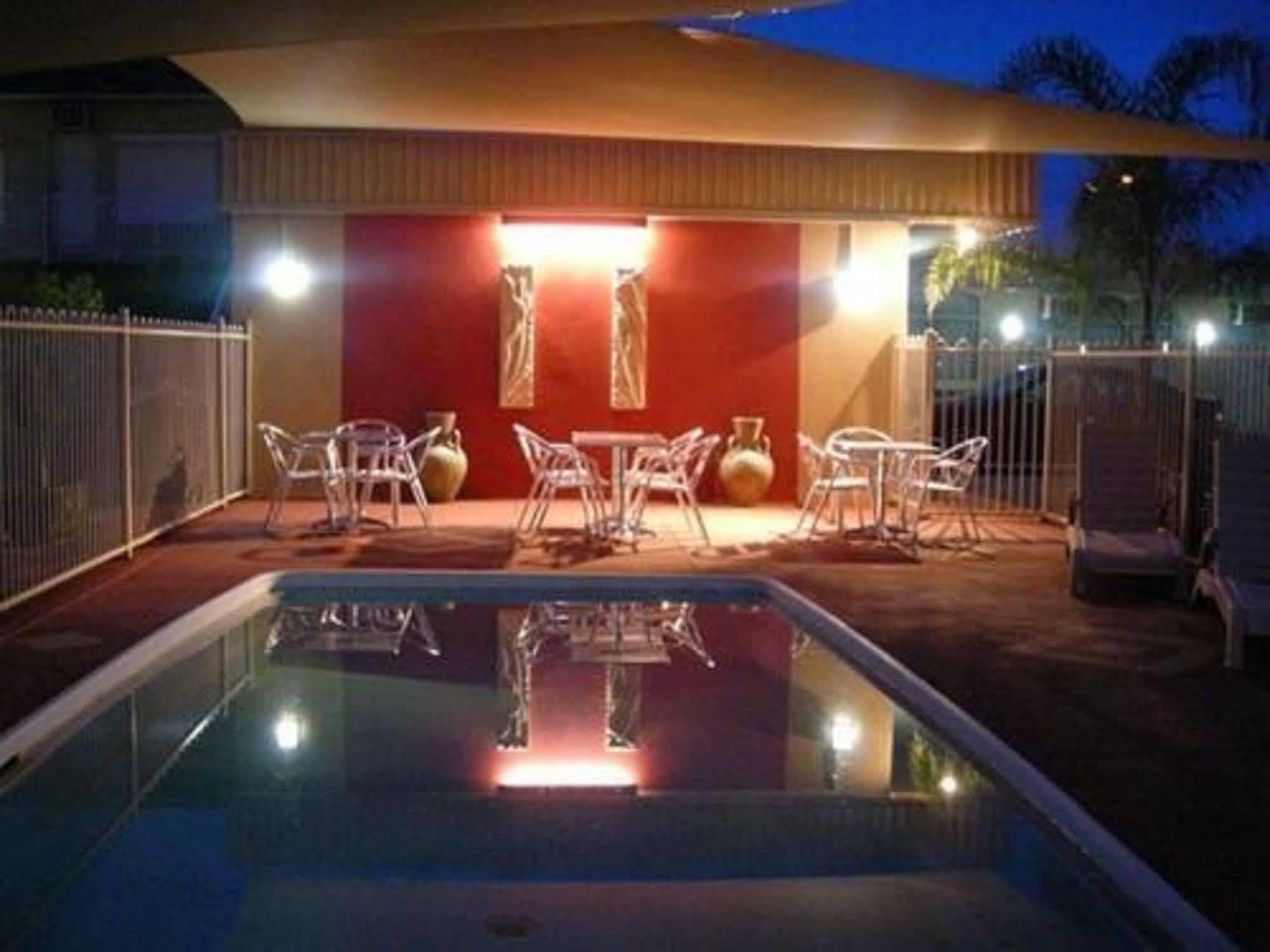Desert Sand Motor Inn Broken Hill Bagian luar foto