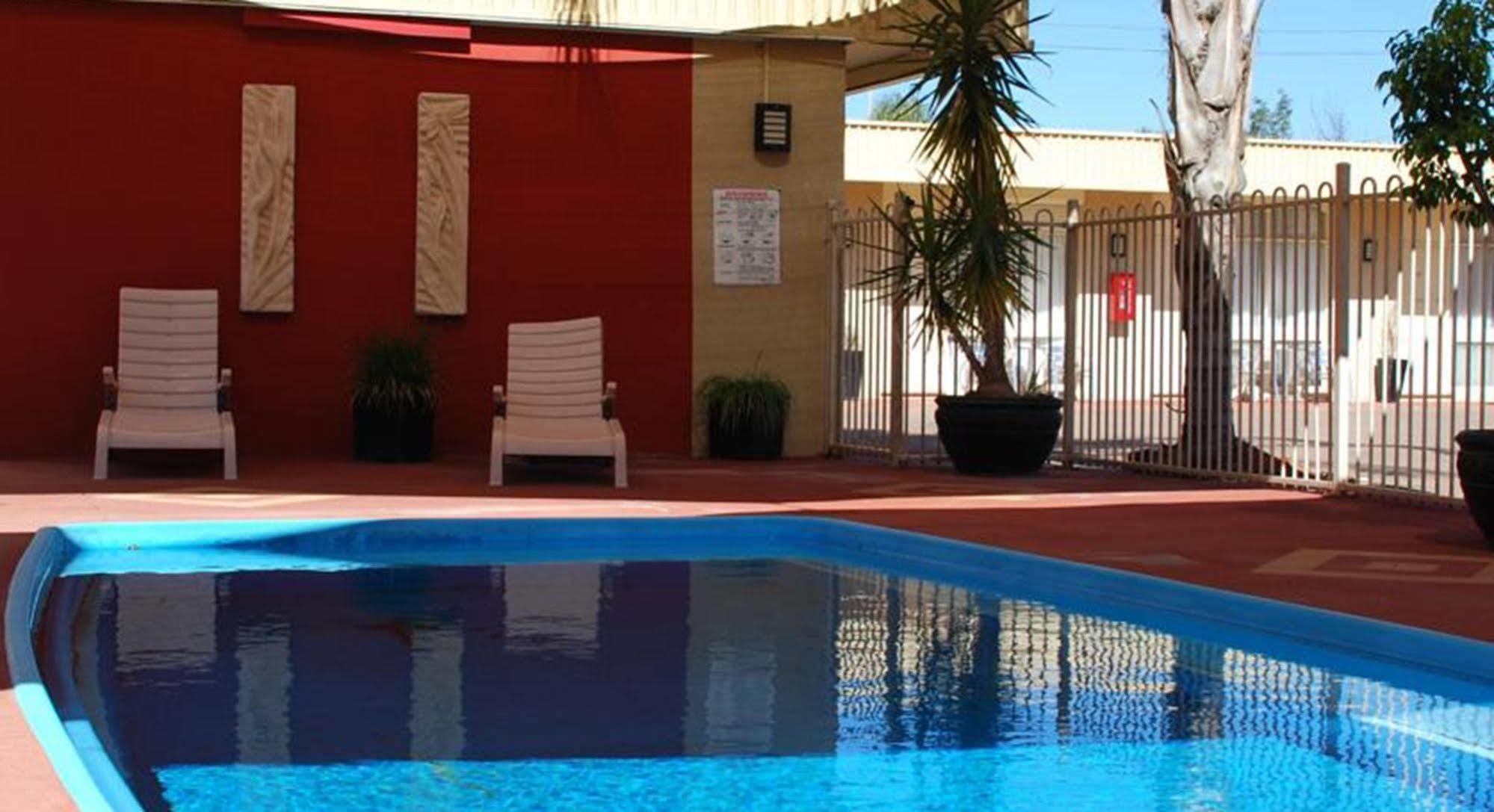 Desert Sand Motor Inn Broken Hill Bagian luar foto