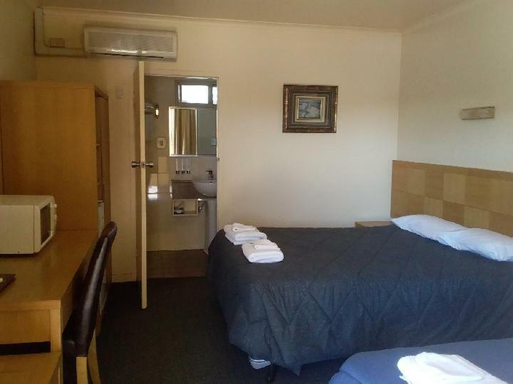 Desert Sand Motor Inn Broken Hill Bagian luar foto