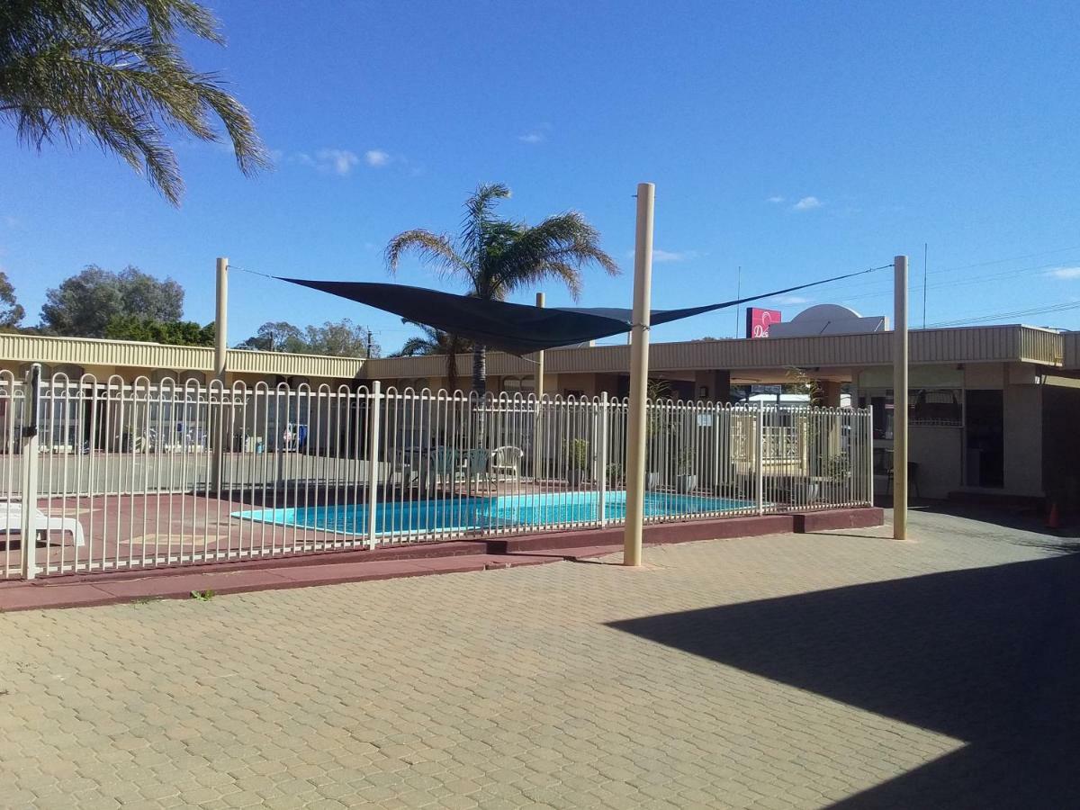Desert Sand Motor Inn Broken Hill Bagian luar foto