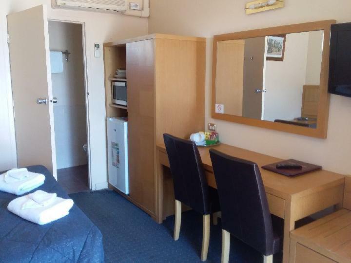 Desert Sand Motor Inn Broken Hill Bagian luar foto