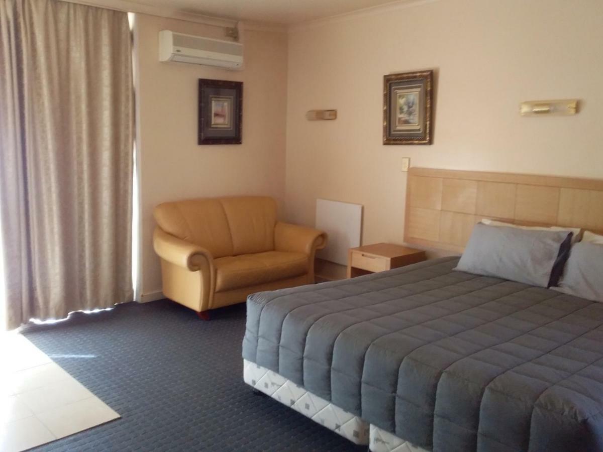 Desert Sand Motor Inn Broken Hill Bagian luar foto