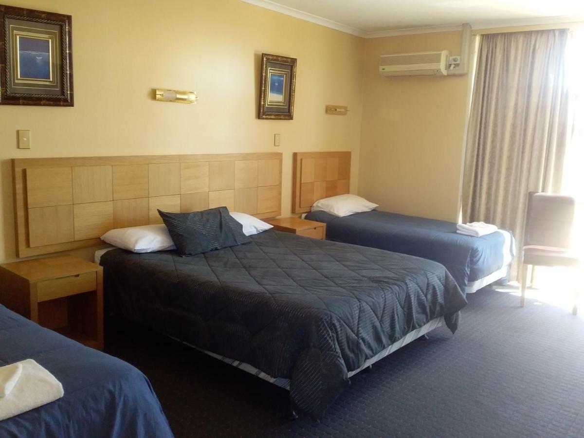 Desert Sand Motor Inn Broken Hill Bagian luar foto