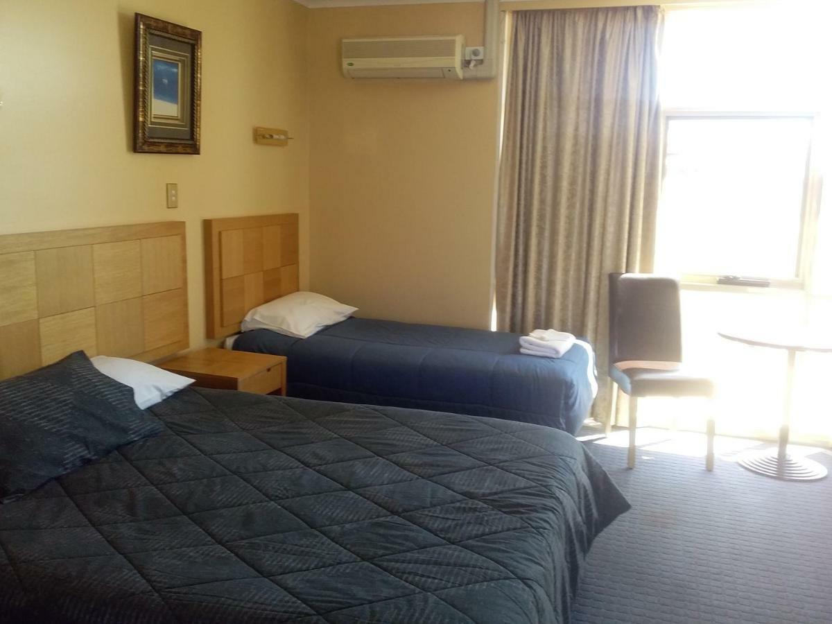 Desert Sand Motor Inn Broken Hill Bagian luar foto
