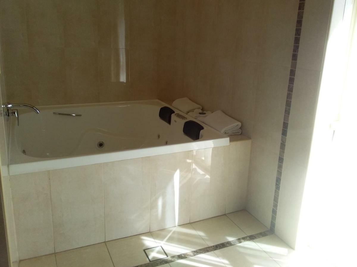 Desert Sand Motor Inn Broken Hill Bagian luar foto