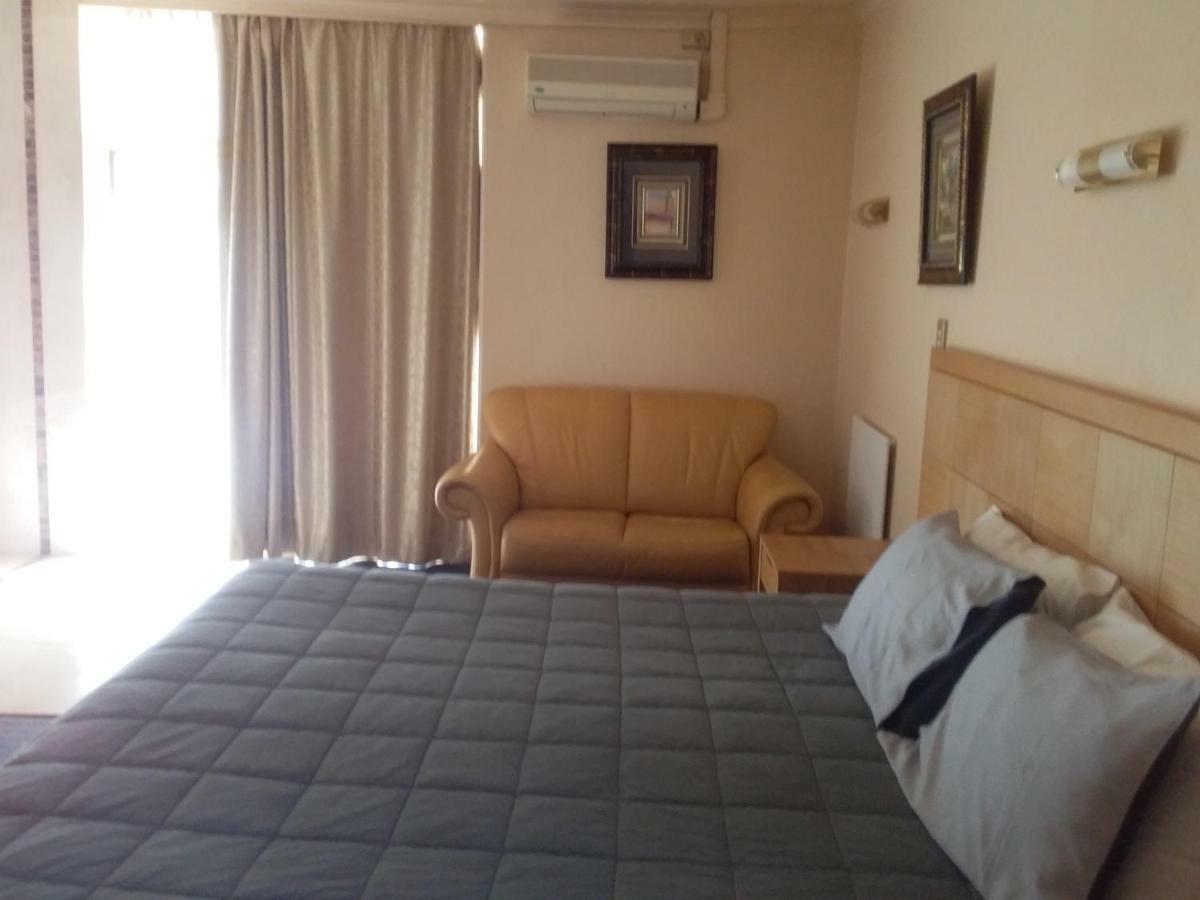 Desert Sand Motor Inn Broken Hill Bagian luar foto