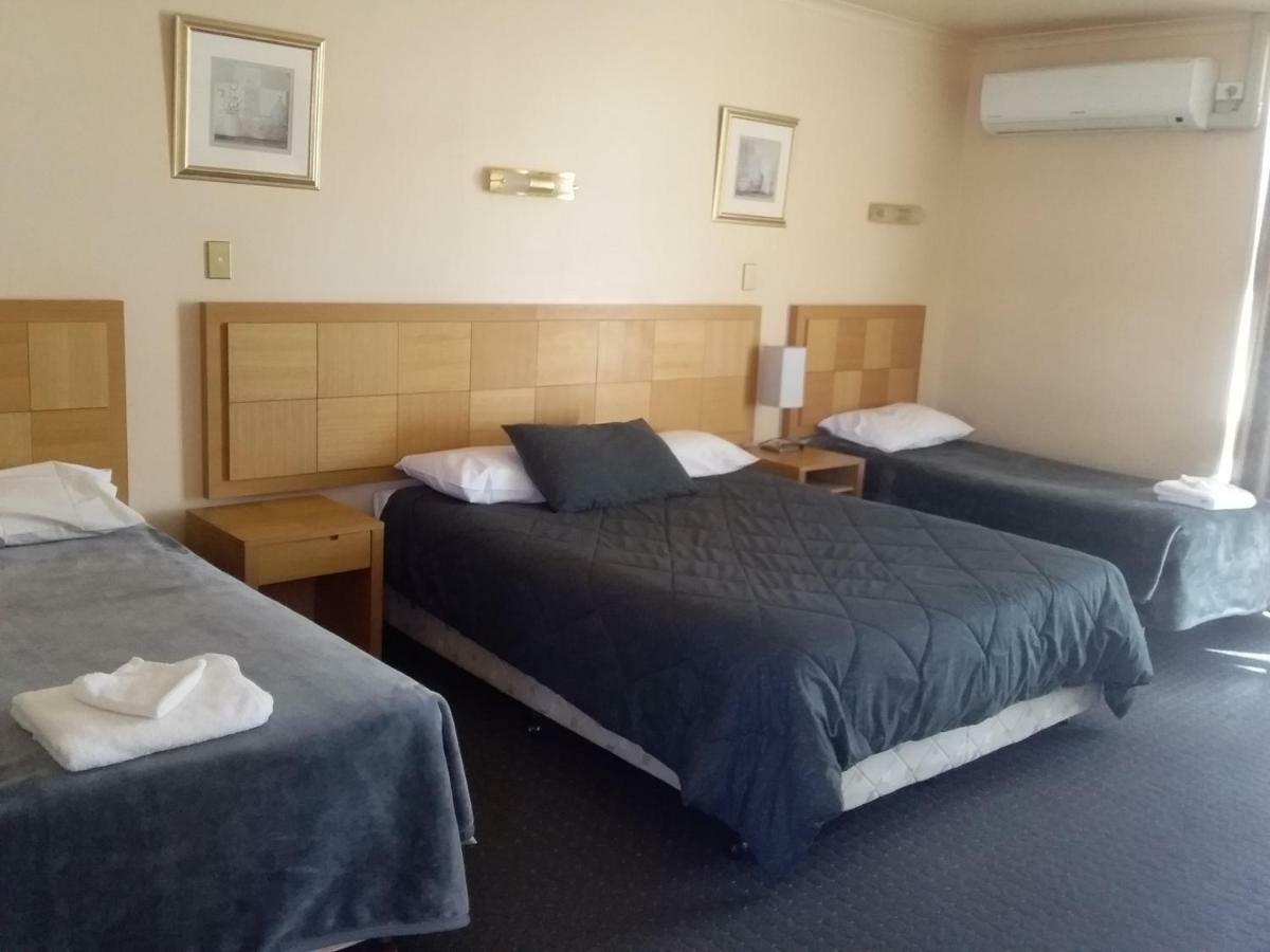 Desert Sand Motor Inn Broken Hill Bagian luar foto
